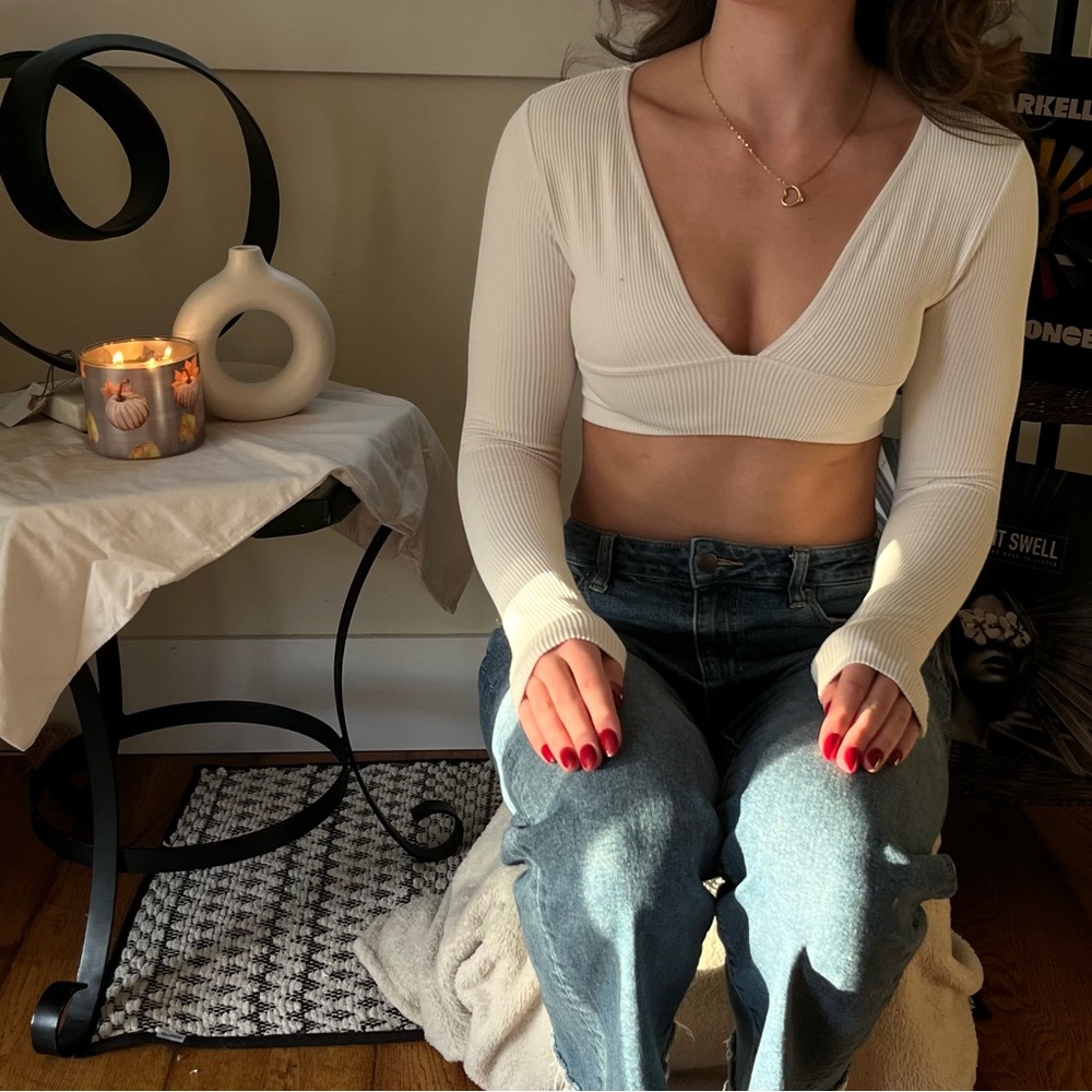 Cute white garage long sleeve tank, in good condition!